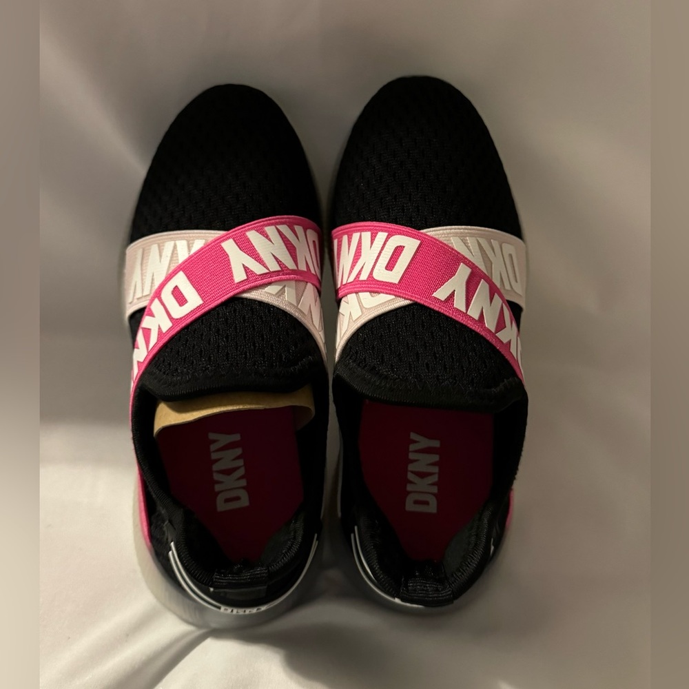 DKNY LANDON GABBY
Color Black
